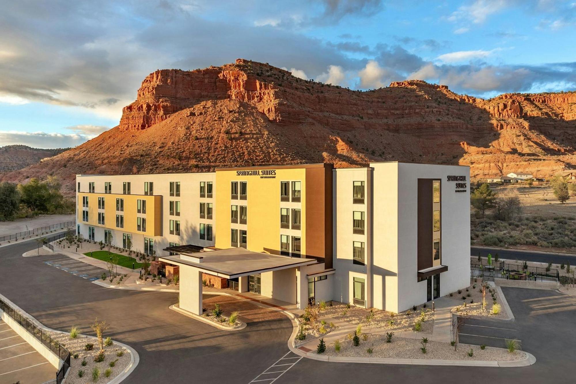 Springhill Suites By Marriott Канаб Экстерьер фото